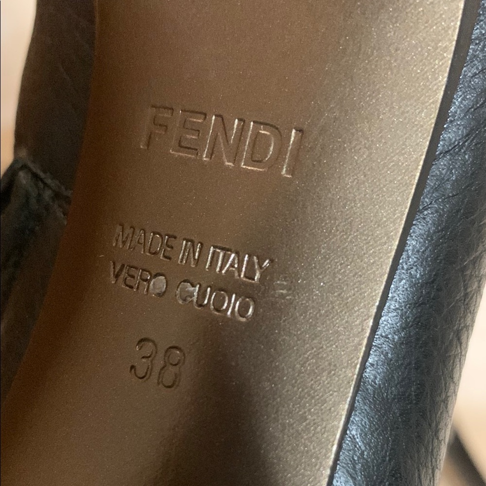 FENDI Elegant Black Leather Women's Boots - Picture 5 of 5